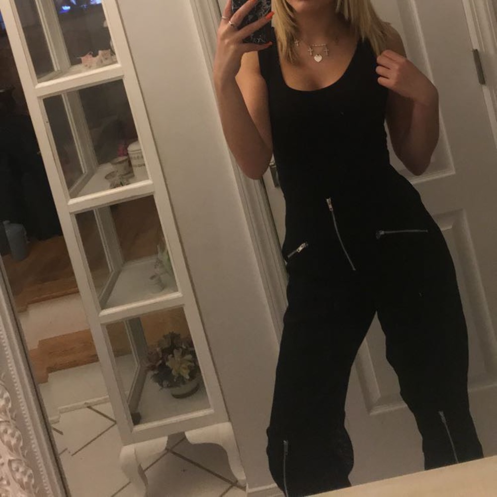 Joggers with mesh inserts and zippers